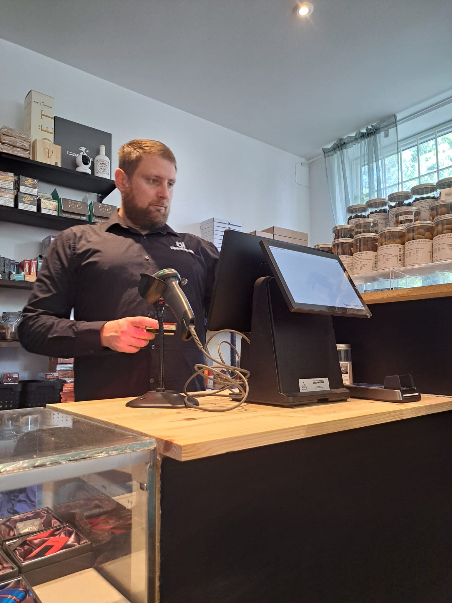 Interview cigar shop: Cigarr Hyllan. Three brothers that followed there dream.