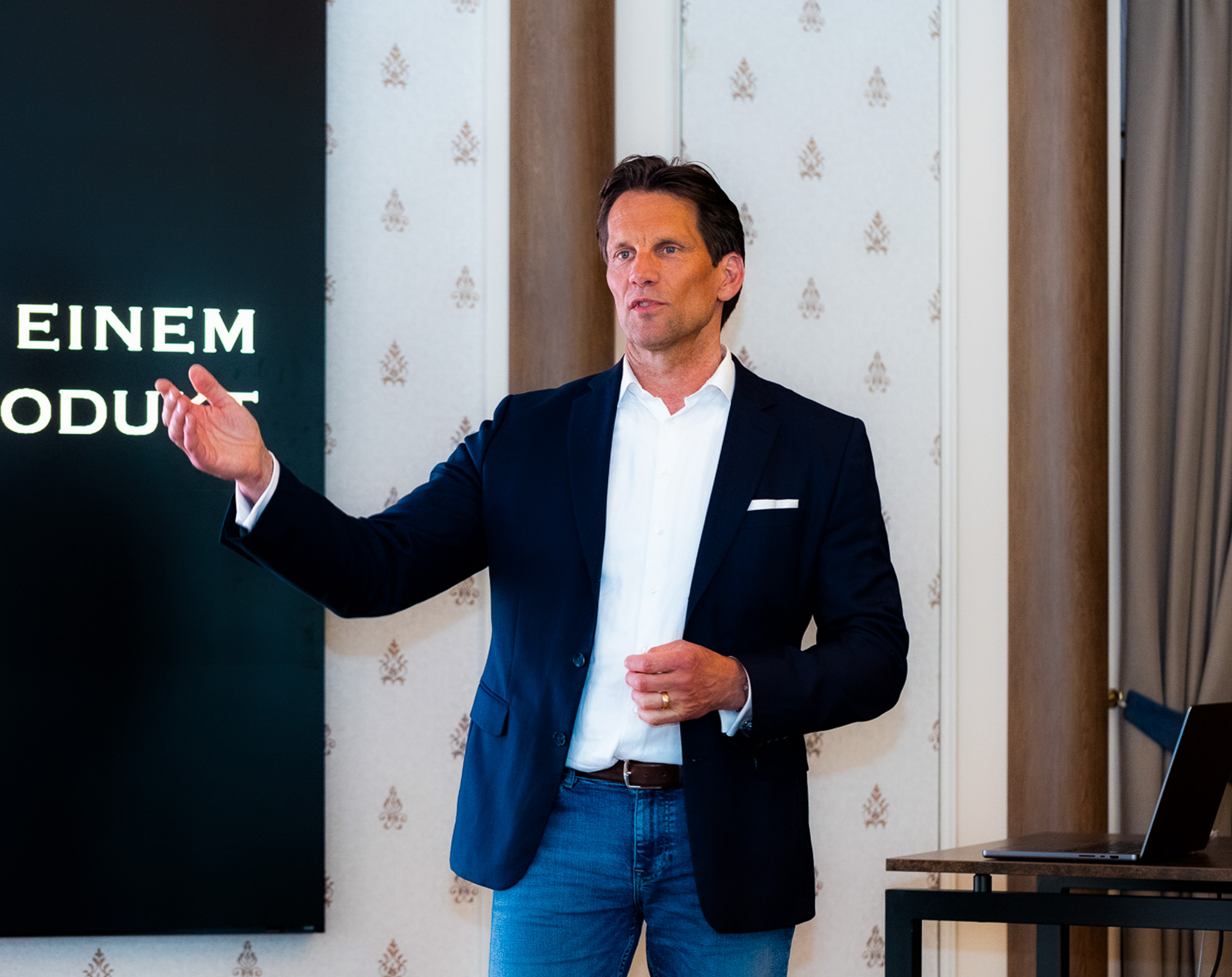 Interview with Maik Neubauer from Stauffenberg cigars.In honor of the heroes who sacrificed their lives.