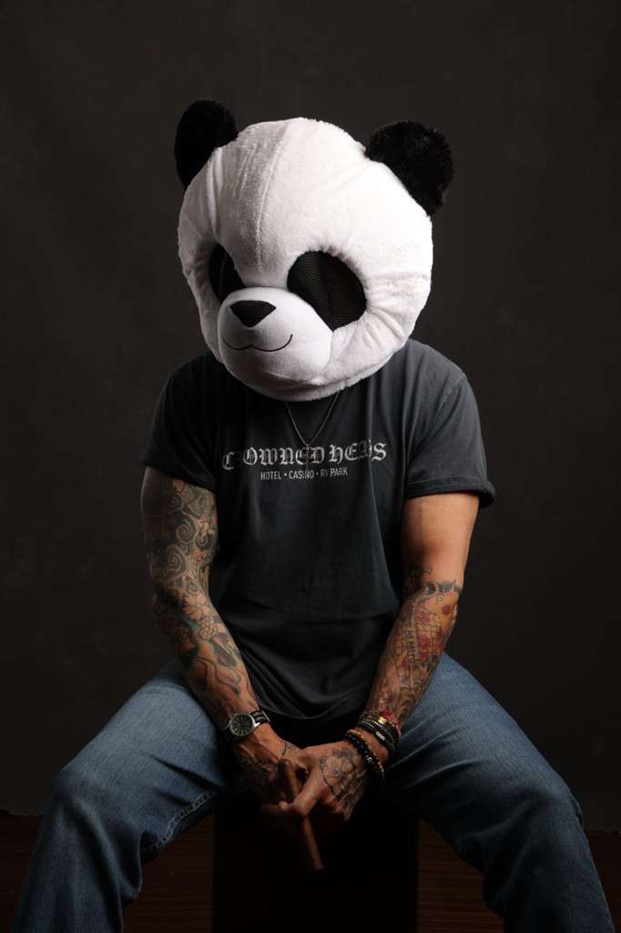 Interview: Who is the man behind Crowned head cigars? Find out more about Jon Huber and his way to success!